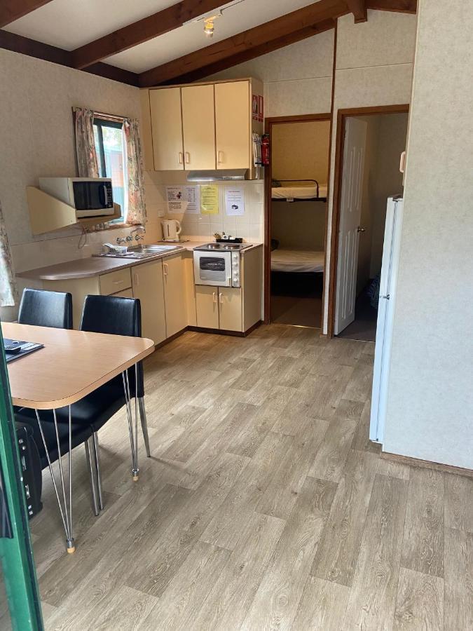 Victoria Lake Holiday Park 셰퍼턴 외부 사진